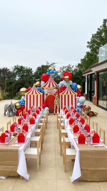 Carnival Birthday Theme, Circus Themed Birthday Party, Circus First Birthday, Circus 1st Birthdays, Carnival Party Decorations, Circus Party Decorations, Circus Birthday Party Theme, Carnival Birthday Party Theme, Circus Carnival Party