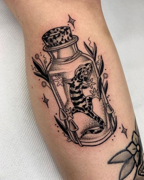 Animal Tattoos With Meaning, Animal Tattoo Meanings, Jar Tattoo, Gecko Tattoo, Lizard Tattoo, Tattoos For Moms With Kids, Wiccan Tattoos, Cozy Cuddles, Tattoos For Moms