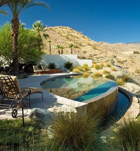 Infinity pool on sloped plane - Sonoran Desert Desert Pool, Desert Landscape Design, Mediterranean Pool, Ideas De Piscina, Kleiner Pool Design, Mediterranean Exterior, Infinity Pools, Small Pool Design, Desert House