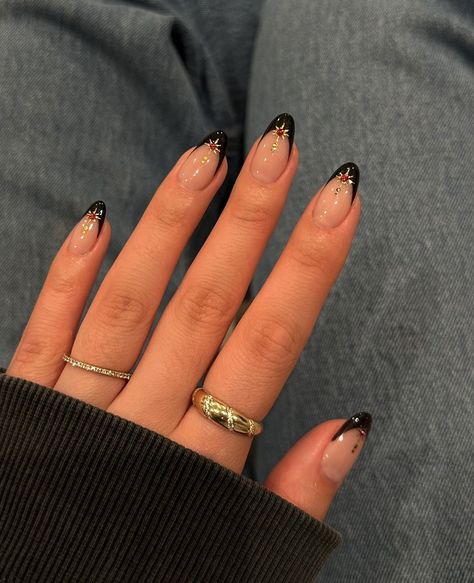 Acrylic Aesthetic, Royals Nails, Black Almond Nails, Engagement Nails, Inspiration Nails, Short Almond Nails, Black Acrylic Nails, Glittery Nails, Almond Shape Nails