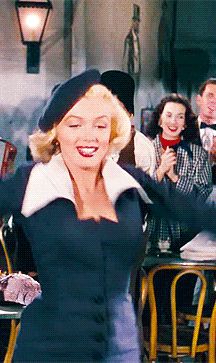 marilyn monroe hunts GIF - Find & Share on GIPHY Marilyn Monroe Fashion, Gentlemen Prefer Blondes, Marilyn Monroe Photos, Actrices Hollywood, Norma Jean, Norma Jeane, Retro Mode, Blonde Bombshell, Old Hollywood Glamour