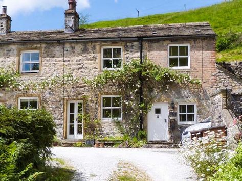 Croyde Bay, Riverside Cottage, Blue Chairs, West Facing Garden, Pretty Cottage, Lake Windermere, Lake District National Park, Yorkshire Dales, Quiet Area