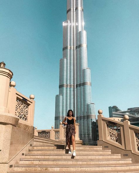 Dubai Mall Outfit Ideas, Burj Khalifa Poses, Dubai Poses, Dubai Instagram Pictures, Dubai Photo Ideas, Dubai Picture Ideas, Dubai Pics, Dubai Pictures, Dubai Photos