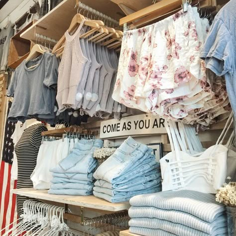 Styling Brandy Melville, Tumblr Girly Aesthetic, Tumblr Girly Aesthetic 2013, 2014 Vibes, La Summer, Tumblr Era, 2010s Fashion, 2014 Tumblr, Pink Tumblr Aesthetic