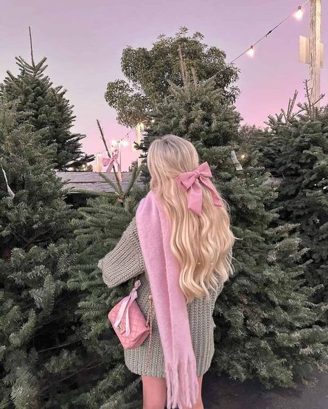 22+ Coquette Aesthetic Outfits I'm Obsessing Over in 2024 Winter Outfits Aesthetic, Pink Scarves, Pink Girly Things, Trendy Fall Outfits, Winter Girls, Winter Trends, Trendy Fall, Pink Outfits, Pink Outfit