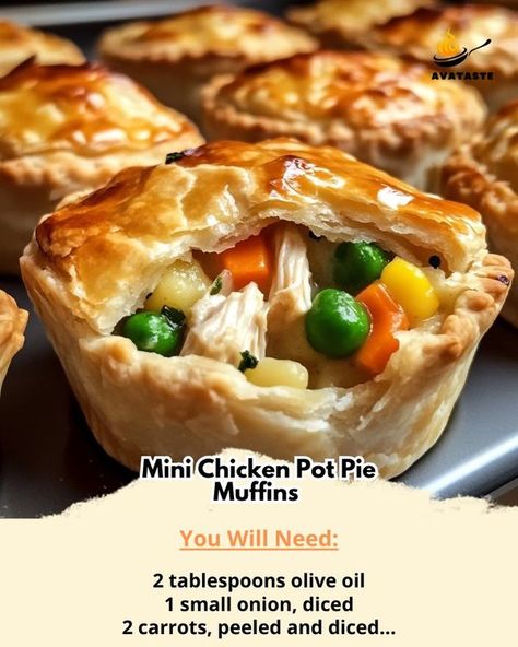 Chicken Soup Dumplings, Pot Pie Muffins, Beach Vacation Meals, Chicken With Herbs, Puff Pastry Ingredients, Muffin Pan Recipes, Mini Pot Pies, Macro Meal Plan, Pie Muffins