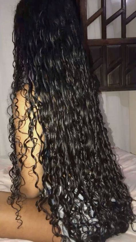 Long Curly Black Hair, Mrs Bella, Long Natural Curly Hair, Curly Hair Photos, Beautiful Curly Hair, Hairdos For Curly Hair, Black Curly Hair, Curly Hair Inspiration, Curly Hair Care