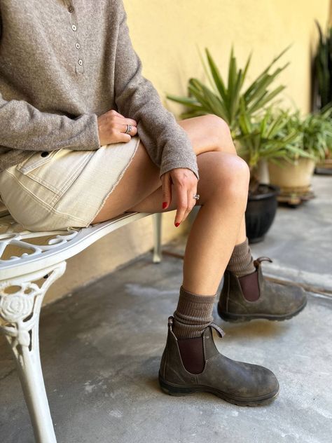 Blundstone Thermal Boots Outfit, Redback Boots Outfit, Blundstone Womens Outfit, Women’s Blundstone Boots, Blundstone Fashion Woman, Blundstones And Skirts Outfit, Spring Blundstone Outfit, Blundstone 500 Women Outfit, Birkenstock Boots Women