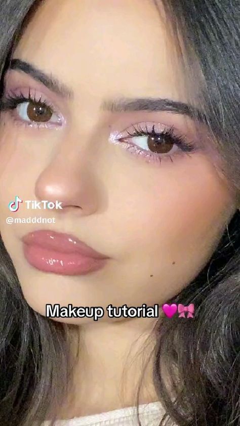 Makeup For White Skin, Pinkish Makeup Looks, Bunny Face Makeup, Pinkish Makeup, Pale Face Makeup, Makeup Ideas For Summer, Bunny Makeup, Oblong Face, Makeup Zombie