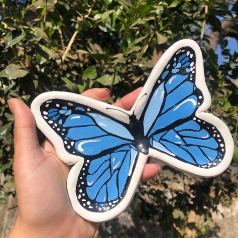 Butterfly Clay Tray, Butterfly Clay Art, Air Dry Clay Butterfly, Ideas Arcilla, Butterfly Pottery, Butterfly Clay, Clay Jewellery Holder, Clay Butterfly, Easy Clay Sculptures