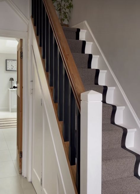 Black Wooden Railing Stairs, Black And Wood Banister, Stair Banister Black, Painted Spindles On Stairs, Black And White Stair Railing, Wooden Bannister Ideas, Black And Wood Stairs, Black Spindles Staircase, Wooden Railing Stairs