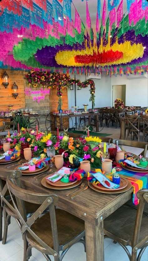 Mexican Hair Dos With Flowers, Mexican Hacienda Theme Party, Mexican Xv Decorations, Mexican Chic Decor, Mexican Christmas Party Decorations, Frida Kahlo Quinceanera Theme, Mexican Decorations Party Fiestas, Latino Birthday Party Ideas, Mexican Style Birthday Party