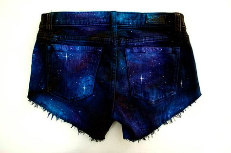 Galaxy Cut Offs! Galaxy Shorts, Galaxy Outfit, Denim Bottoms, Diy Shorts, Rocker Style, Outfit Goals, Cute Summer Outfits, Alternative Fashion, Types Of Fashion Styles