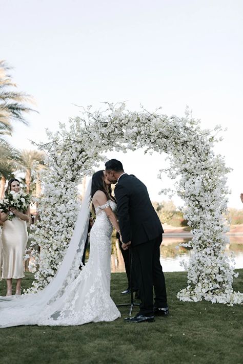 Ultra Luxe Black and White Wedding at Bougainvillea Estate in Palm Springs - Weddingchicks % Rose Gold Cutlery, Bougainvillea Wedding, Marriage Blessing, Marble Cake Stand, Wedding Arch Rustic, Black Wedding Cakes, Gold Cutlery, Wedding View, Aesthetic Wedding