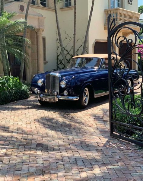 80s Rolls Royce, Rolls Royce Classic, Rolls Royce Old, 1960 Rolls Royce, Rolls Royce Aesthetic, Phantom Rolls Royce, Rolls Royce Vintage, Old Rolls Royce, Bentley Auto