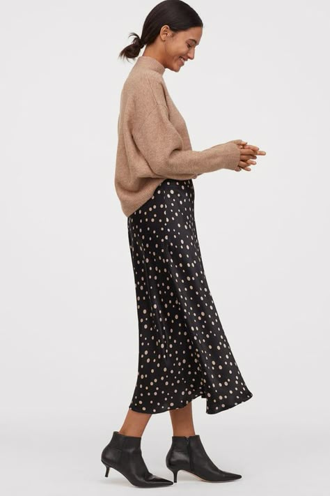 H&M Patterned Skirt Cut Out People, People Png, Romantic Clothing, Patterned Skirt, Calf Length Skirts, Spring Fashion Trends, 2021 Fashion, Black Dots, Circle Skirt