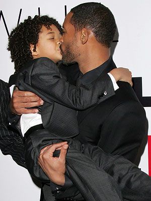 Will Smith's kiss to his son Will Smith And Family, After Earth, Parenting Mistakes, Willow Smith, Jaden Smith, Jada Pinkett Smith, Flight Attendants, I Love My Son, Celebrity Dads