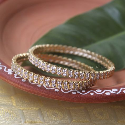 White Stone Bangles Gold, Stone Bangles Gold, White Stone Bangles, White Gold Bangles, Hand Bangles, Fashion Jewelry Necklaces Gold, Shading Drawing, Stone Bangles, Indian Wedding Jewelry Sets