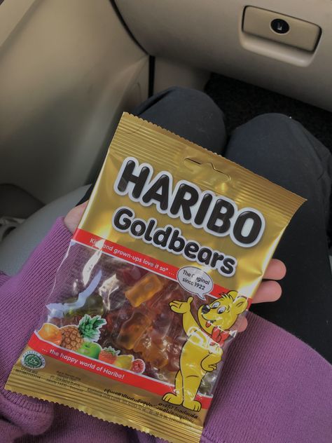 Haribo Gummy Bears Aesthetic, Gummy Bears Aesthetic, My Berry First Birthday, Freakshakes Recipe, Bears Aesthetic, Haribo Gummy Bears, Semester At Sea, Gummy Candies, Dr Food