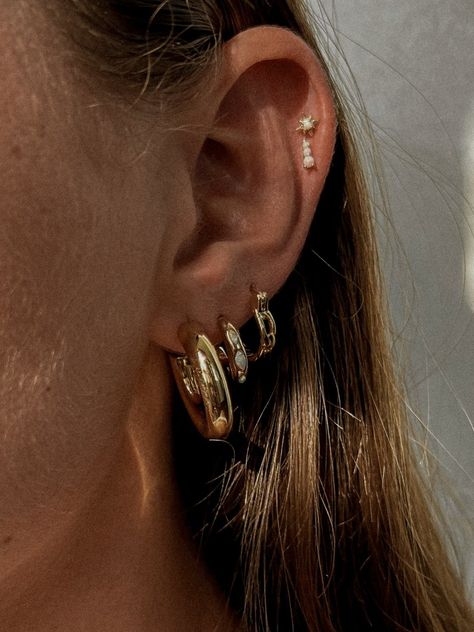 5 Earrings In One Ear, Gold Earring Jewelry, Gold Earring Styling, Triple Earrings Gold, Earrings Aesthetic Triples, Three Hoops Earrings, Gold Earrings Layered, Styled Ear Piercings Gold, Stacked Wedding Earrings