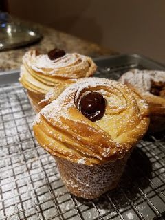 John Britt Pottery : Best Cruffin recipe Best Cruffin Recipe, Homemade Cruffin Recipe, Cruffins Recipe Easy, Cruffins Recipe, Cruffin Recipe, Homemade Croissants, Cronut, Ceramic Glaze Recipes, Breakfast Sweets