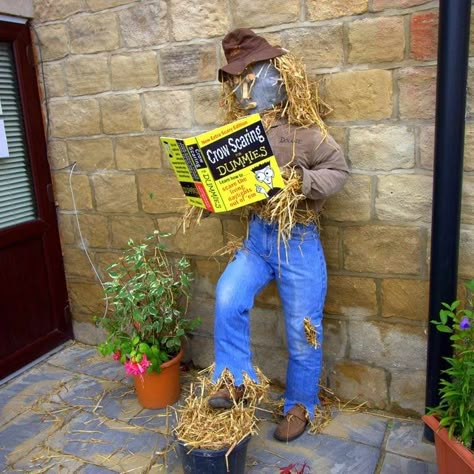 Scarecrow Ideas For Contest Fun, Library Scarecrow Ideas, Cool Scarecrow Ideas, Scarecrow Contest Ideas Diy, Diy Scarecrow For Porch, Fun Scarecrow Ideas, Scarecrow Decorating Contest, Unique Scarecrow Ideas, Scare Crow Contest Ideas