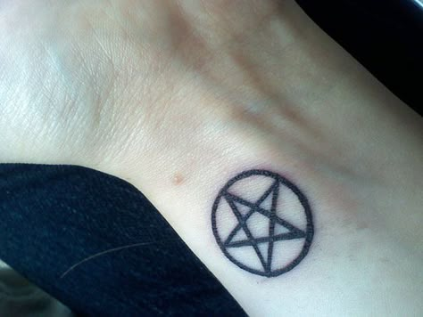 Pentacle Tattoo, Pentagram Tattoo, Pagan Tattoo, Goth Tattoo, Circle Tattoo, Gothic Tattoo, Star Tattoos, Symbolic Tattoos, Piercing Tattoo