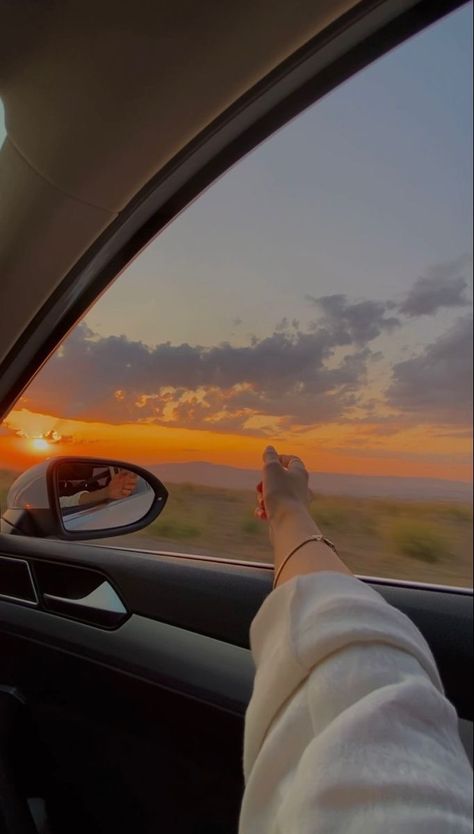 Roadtrip Picture Ideas, Travel In Car Aesthetic, Road Trip Picture Ideas, Car Driving Photography, Car Pic Aesthetic, Car Drives Aesthetic, Car Travel Aesthetic, Car Pics Aesthetic, Car Drive Aesthetic