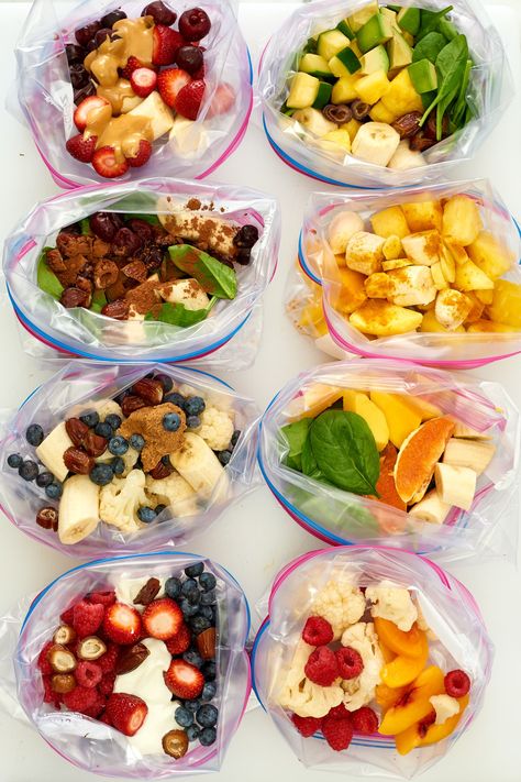 All of these ideas pack around 20 grams of protein so that you can stay fueled through the morning. Smoothie Kits, Freezer Smoothies, Resep Smoothie, Resep Salad, Smoothie Packs, Healthy Breakfast Smoothies, Smoothie Detox, Morning Smoothie, Idee Pasto Sano