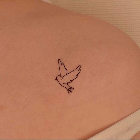 Cute tiny tattoo ideas Simple Bird Tattoo, Tiny Bird Tattoos, Memorial Tattoo Ideas, Tiny Tattoo Ideas, Bird Tattoos For Women, Vogel Tattoo, Cute Tiny Tattoos, Memorial Tattoo, Tiny Tattoo