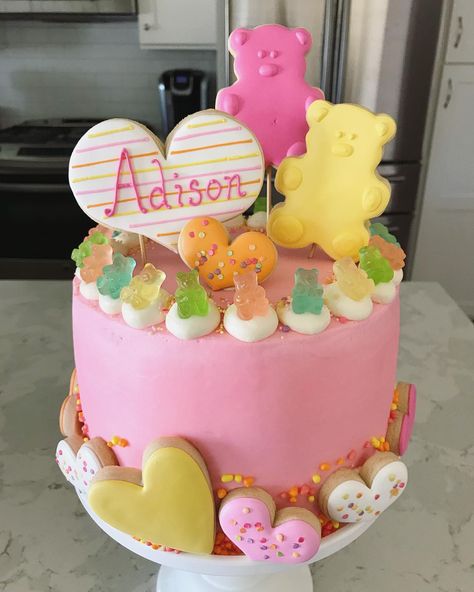 Gummy Bear Cakes, Cake Sizes And Servings, Half Birthday Party, Bear Cookies, Bear Birthday Party, Bear Party, Types Of Cakes, Themed Birthday Cakes, Bear Birthday