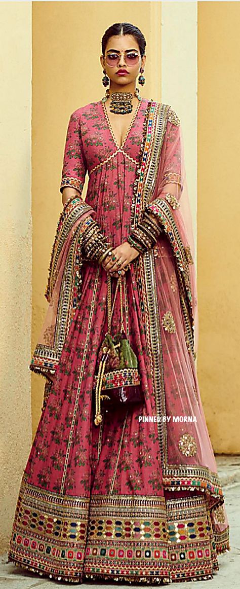 Sabyasachi Mukherjee : India. Sabyasachi Dresses, Asian Couture, Sabyasachi Mukherjee, Indian Outfits Lehenga, Indian Bride Outfits, Anarkali Dress Pattern, Traditional Indian Dress, Anamika Khanna, Traditional Indian Outfits