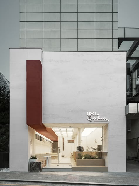 Showroom Facade Design, Shop Facade Design, Shop Exterior Design, Cafe Facade, Commercial Facade, Store Front Ideas, Gerobak Dorong, Coffee Shop Concept, Store Architecture