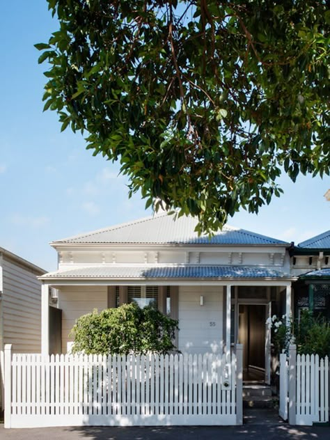 Exterior | South Melbourne Home by Rob Ryan Projects | est living Melbourne House Exterior, Modern Cottage Homes Exterior, Queen Anne Architecture, Modern Cottage Homes, Rob Ryan, Weatherboard House, Blue Terracotta, Melbourne Home, Australian House