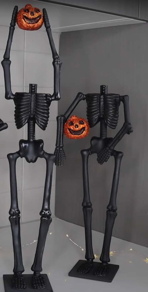 15 DIY Dollar Tree Halloween Decorations {EASY} Dollar Store Halloween DIY Crafts Tree Halloween Decorations, Spooky Halloween Dinner, Dollar Store Fall Crafts, Halloween Decorations Easy, Dollar Store Halloween Diy, Halloween Candles Diy, Dollar Tree Halloween Decor, Office Halloween Decorations, Halloween Lamps