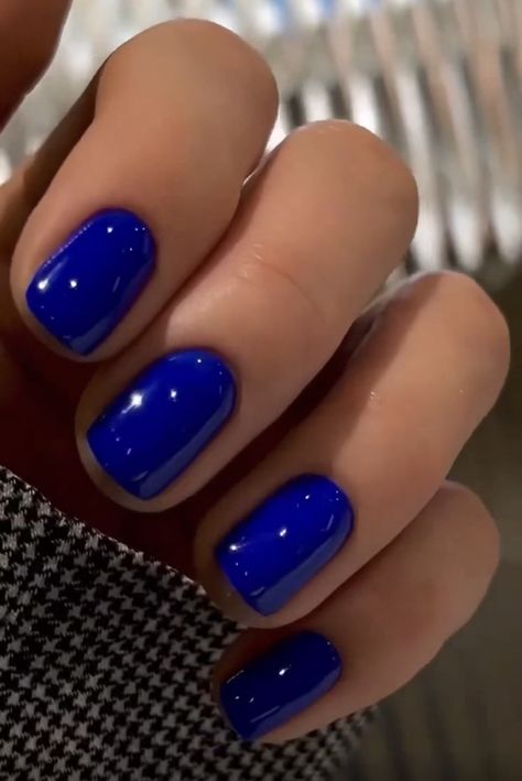 Pretty Blue Nail Designs, Short Oval Nails Blue, Nail Polish Ideas Blue, Colbolt Blue Nails, Blue Neon Nails, Gel Manicure Blue, Dip Powder Nails Blue, Blue Nails Polish, Blue Nail Polish Ideas