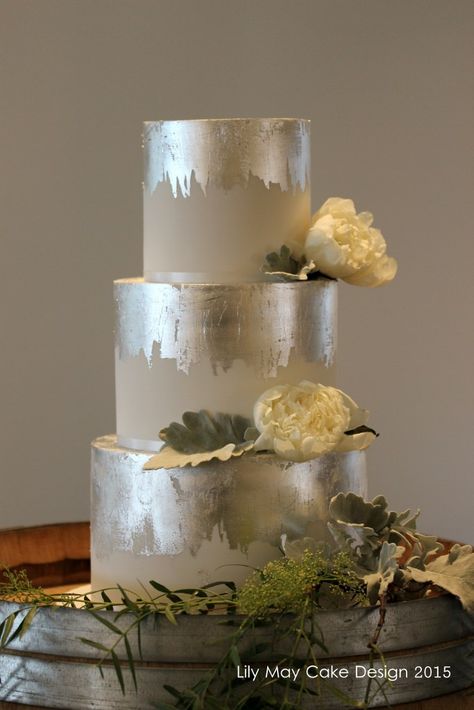 Silver Leaf Wedding Cake - Jan 2015 Fall Birthday Cake Ideas, Fall Cake Flavors, Masquerade Cupcakes, Wedding Cake Silver, Fall Cake Designs, Fall Cake Decorating Ideas, Fall Cake Decorating, Fall Birthday Cake, Leaf Wedding Cake