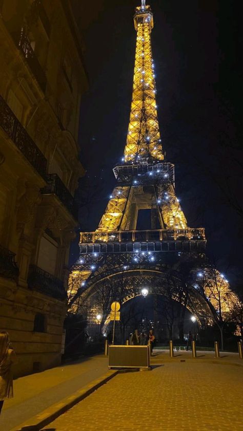 Psg Team, 20 Year Old Girl, Innocent Eyes, Torre Eiffel Paris, Eiffel Tower At Night, Paris Dream, France Aesthetic, Paris Wallpaper, 20 Year Old