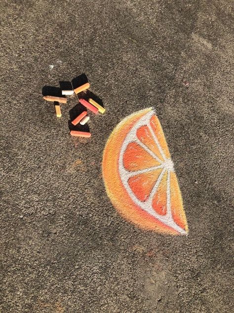 Chalk Drawing Aesthetic, Chalk Art Realistic, Chalk Art Fruit, Colorful Chalk Art, Chalk Ideas Preppy, Funny Sidewalk Chalk Art, Aesthetic Chalk Ideas, Ideas For Chalk Drawings, Things To Draw With Chalk Outside