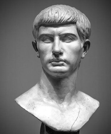 Marcus Junius Brutus, Brutus Julius Caesar, Marcus Brutus, 9 Circles Of Hell, Statue Painting, Crystal Statue, Rome History, Daily Fun Facts, Mark Antony