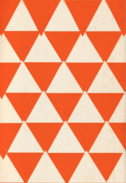 orange and white triangles pattern Coral Design, Art Appliqué, Print And Pattern, Triangle Pattern, Pattern Inspiration, Mid Century Art, Pretty Patterns, Pattern Texture, Textile Patterns