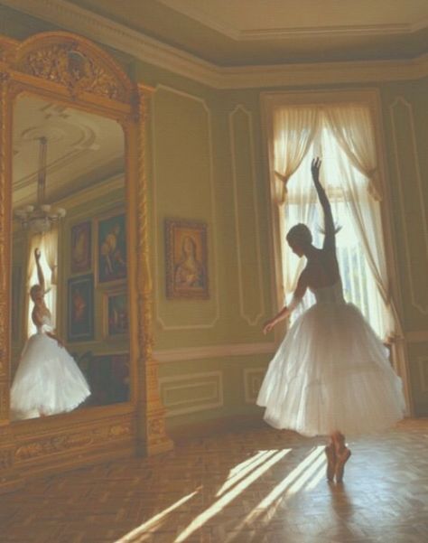 Angelina Ballerina, Ballet Studio, Ballet Academy, Ballet Beauty, Ballerina Dancing, Pretty Ballerinas, Ballet School, Dancing Aesthetic, Ballet Photography