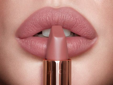 Lipstick Pillow Talk, Charlotte Tilbury Mini, Pink Lipstick Shades, Lipstick Ideas, Nude Pink Lipstick, Pink Eyeshadow Palette, Blush Application, Revolution Lipstick, Pillow Talk Lipstick