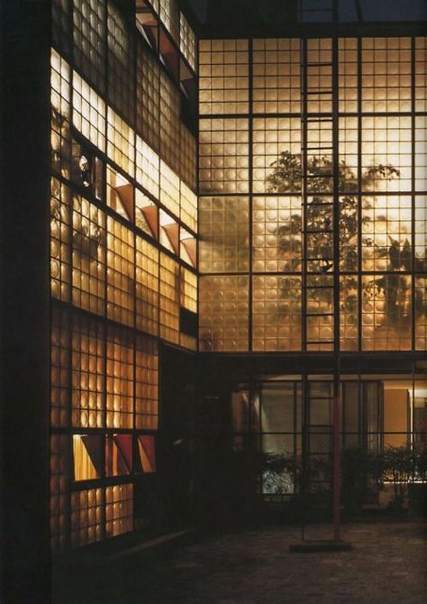 PIERRE CHAREAU, La Maison de Verre, Paris, 1928. / Pinterest Pierre Chareau, Japan Summer, Glass Brick, Glass Facades, Glass Block, Glass Blocks, Facade Architecture, Brutalism, Glass House