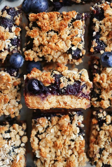 Heatly Snacks, Whole30 Desserts, Blueberry Oat Bars, Blueberry Crumb Bars, Heathy Snack, Blueberry Bars, Healthy Slice, Healthier Treats, Crumb Bars