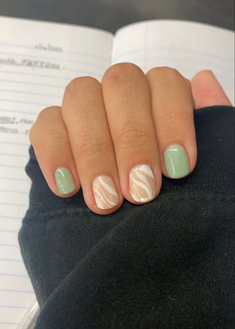 Light Green Short Nails Designs, Gel Nails Ideas Short September, Green Nails With Simple Design, Trendy Pastel Nails Short, Short Wavy Nails, Short Green Gel Nail Designs, Natural Nail Short Designs, Nail Design For Very Short Nails, Simple Short Nails Gel