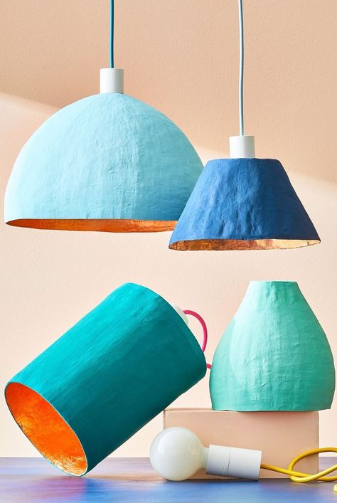 Don't toss those cereal boxes. Upcycle them into one-of-a-kind pendant lights. Luminaria Diy, Diy Luminaire, Diy Pendant Light, Diy Lampe, Cereal Boxes, Diy Shades, Plastic Table Covers, Deco Luminaire, Diy Lamp Shade