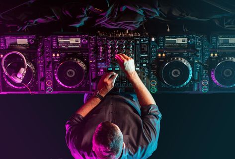 Learn the most exciting and fascinating course from the best institute in Indore and become an amazing DJ. Octavio Splatoon, Dj Octavio, Dj School, Turntables Dj, Music Space, Trance Music, Music Technology, Best Dj, Disc Jockey