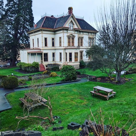 Victorian home and courtyard Coraline Wedding, Oregon Homes, Oregon Style, Silverton Oregon, Willow Creek, Outside Decor, Victorian Home, Dream House Interior, Coraline