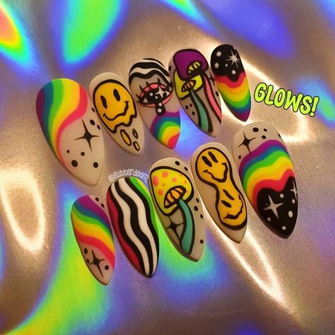 Dark Trippy, Rave Nails, Horror Nails, Neon Nail Designs, Negative Space Nails, Hippie Nails, Cute Simple Nails, Alcohol Wipes, Glow Nails